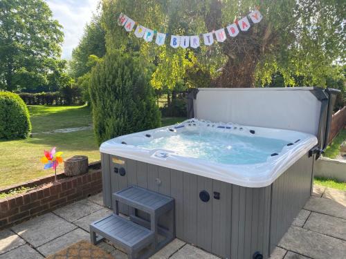 New Forest Country Home with Hot Tub and Open Fire