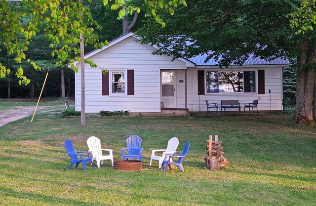New! Forrest’s Cabin - Lakefront with Sunset Views and Private Dock!