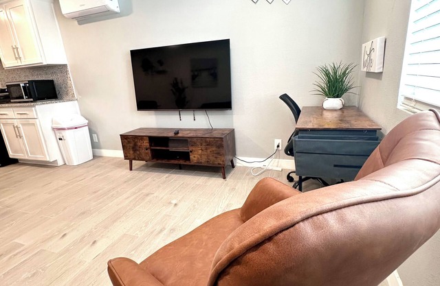 NEW! Fully Remodeled 1 Bed Modern & Spacious
