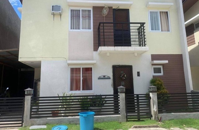 New gated subdivision home in beautiful Liloan. -Mins to malls, beach, airport.