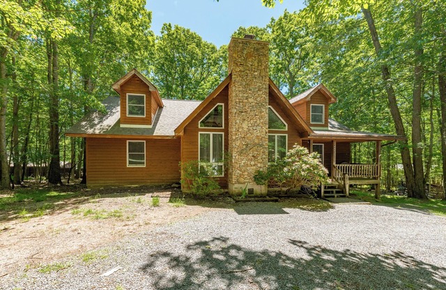New! Get Your Creek On: Lake Access, Fireplace, Grill, Fire Pit!