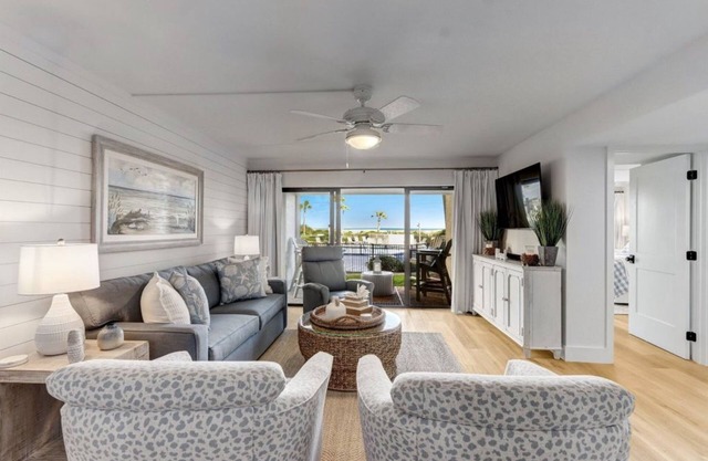 🏄🏻♂️NEW! Gorgeous Oceanfront Ground Floor Villa!