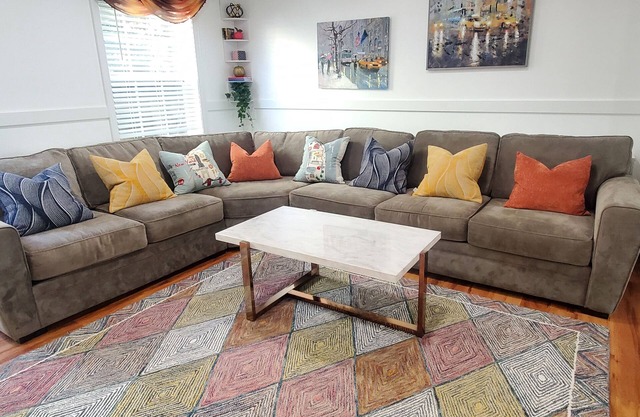 NEW! GREENWICH HOUSE WITH NYC FLAIR/CLOSE TO BEACH & NYC