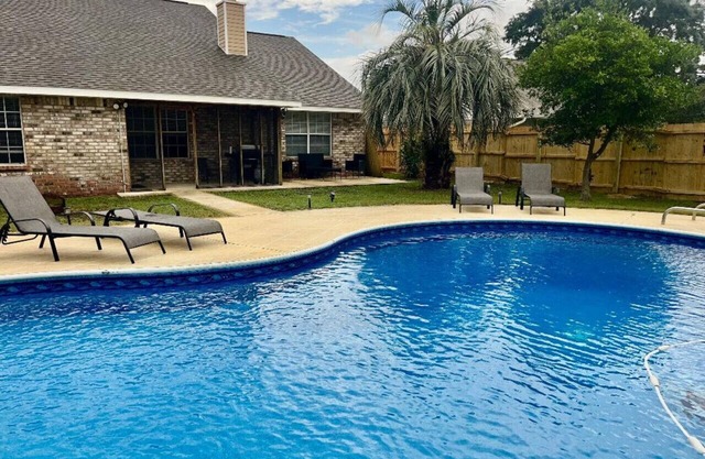 New! Gulf Breeze Getaway! private pool