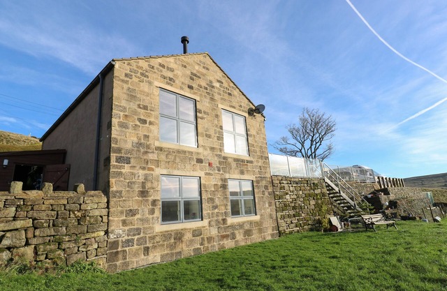 NEW HEIGHTS, family friendly, character holiday cottage in Oxenhope