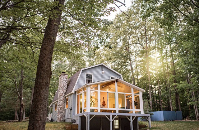 **NEW Higgins Lake Boho Chic Cottage