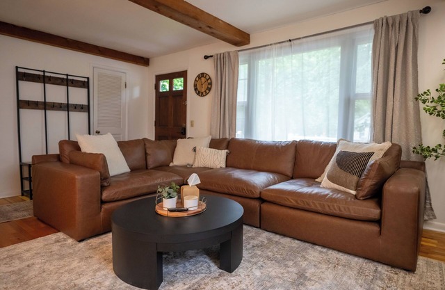 NEW! Historic Charmer meets Lux Comfort 5BR, 2 BA + 2 Living Areas! Sleeps 10!