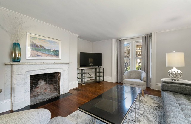 NEW! Historic Townhome - Live among the Mansions 3BR