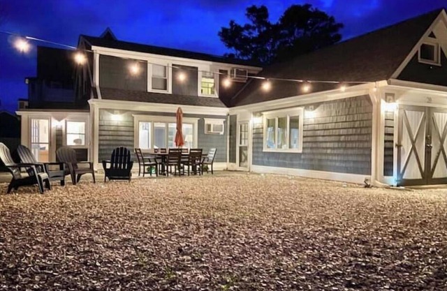 NEW Holiday House - Linens/towels included
