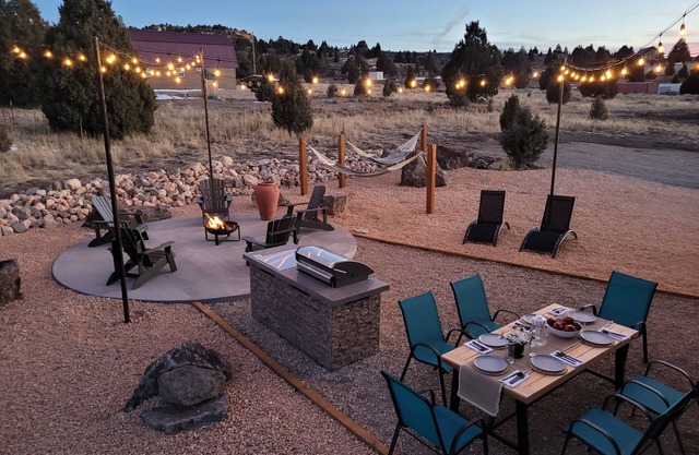 Secluded 8-Guest Oasis close to Zion & Bryce Parks EV Charger RV hookups