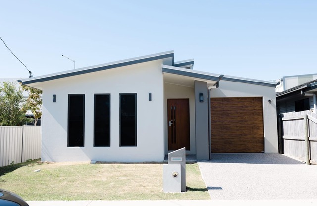 New Home close to Airport,hospital, Coles & Resto