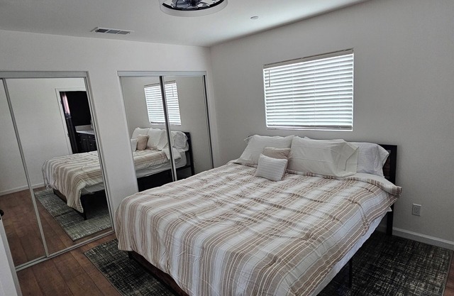 Charming 3-bedroom house with WiFi, AC in fantastic Colton