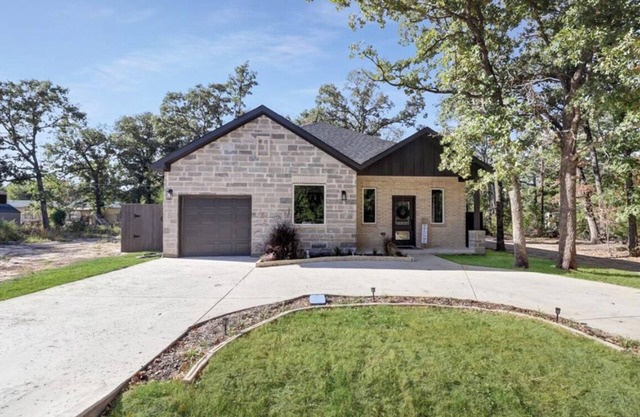 New home in Cedar Creek Cove