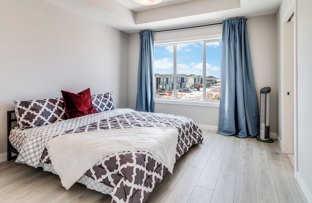 New Home with Central AC, 15 Mins to YYC, 5 Mins to Lake & Stoney - Pets welcome