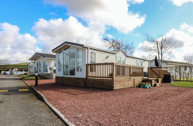 NEW HORIZON, pet friendly, character holiday cottage in Armathwaite