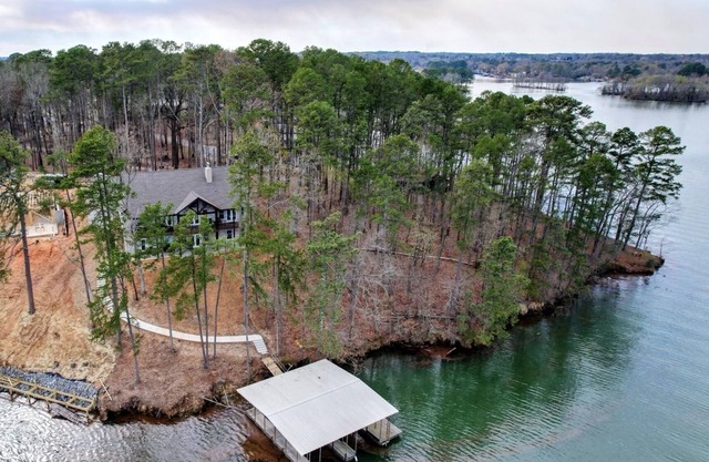 New Hot Springs Lakehouse with Double Stall Dock & Boat for Rent!