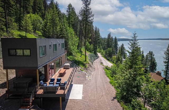 NEW hot tub, lake views & private decks