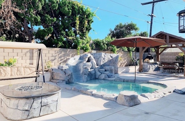 NEW HOUSE 4BE/2BA, cute POOL/SPA with slide NEAR BEACH, DISNEYLAND FOR 12!
