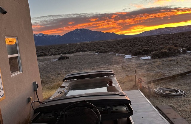 Nueva casa, excelentes vistas, cerca de Taos Mesa Brewpub