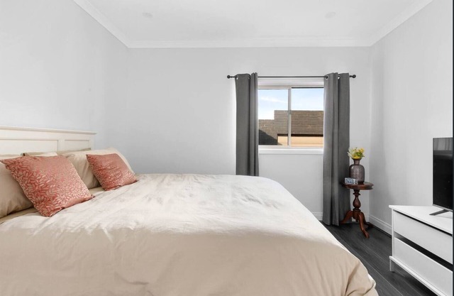 New house Near to City/Highpoint | Queen Room -19 mins to City