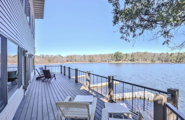 NEW! Immaculate 3 bedroom home on Lake Shishebogama!