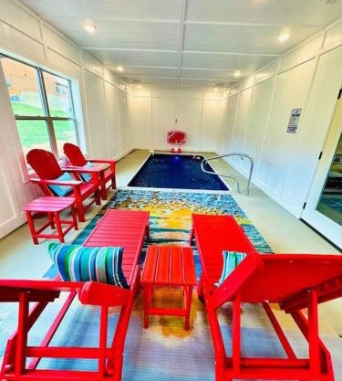 New! Indoor Pool/PS 5/Hot tub/Parkway