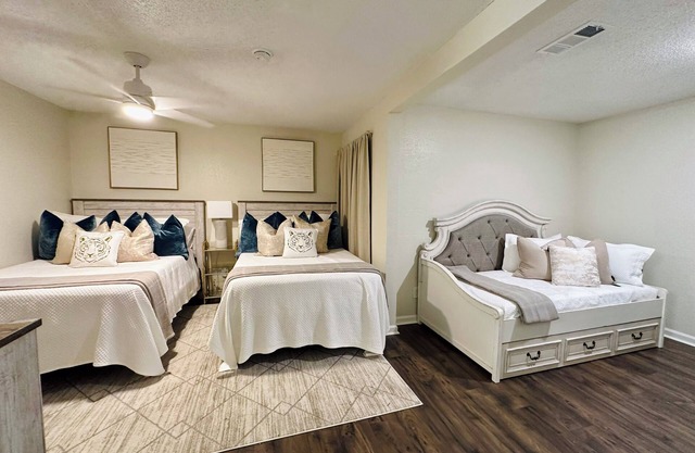 NEW!! Just steps to Jordan-Hare Stadium! 2 Bedroom, 2 Bath, sleeps up to 9.