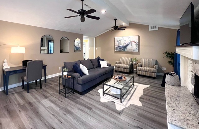 NEW! King Bed, Fire Place, Near ATL W/ Patio