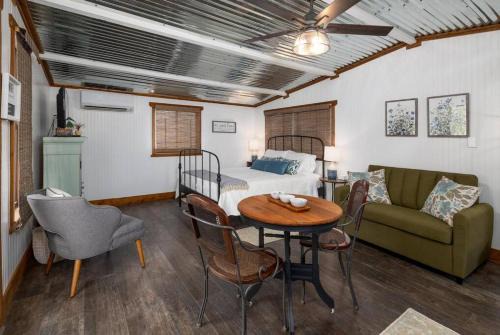 NEW! Ladybug @ Firefly Grove w/Blanco River Access
