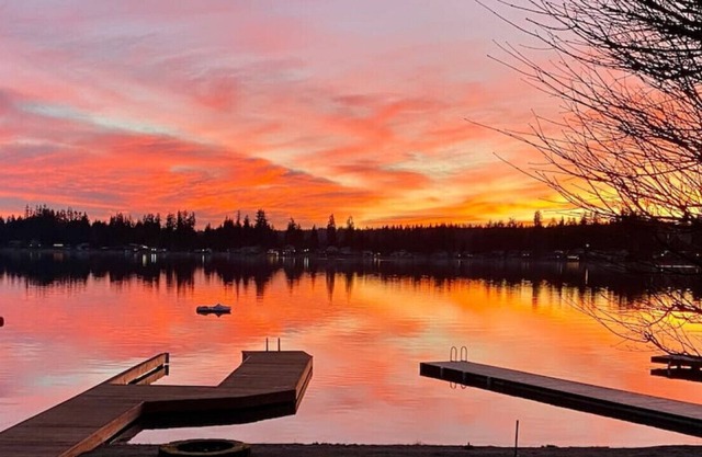 *NEW* Lake House Getaway