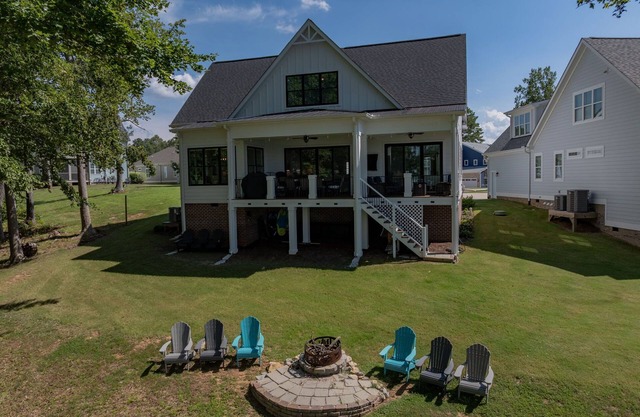 New! Lakefront 4BR, Kayaks, Paddleboards, Games