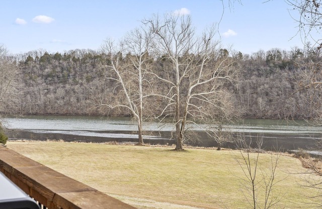 New Lakefront Cabin - Lake Views - Large Hot Tub - Firepit
