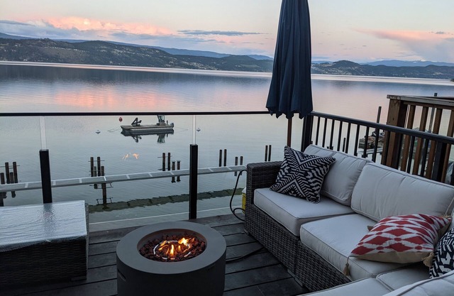 New! Lakefront Cottage w/ private dock and 4 beds!