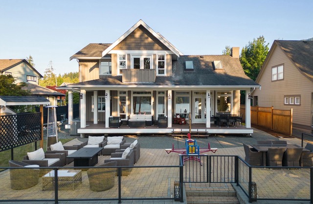 NEW Lakefront Home on Lake Cowichan