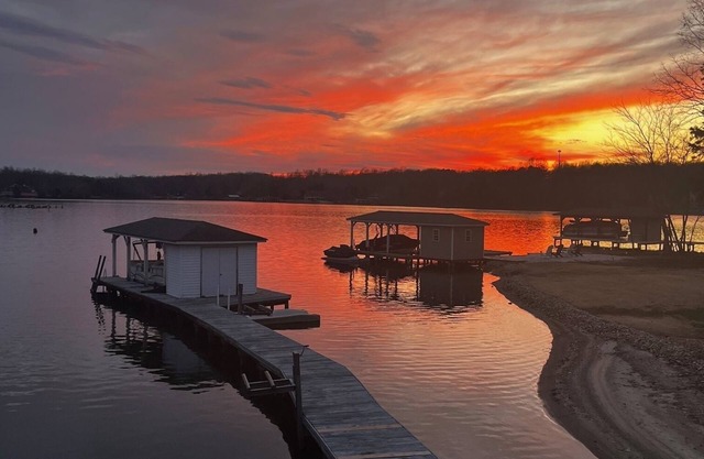 NEW Lakefront Home, Joan's Point Lake Anna