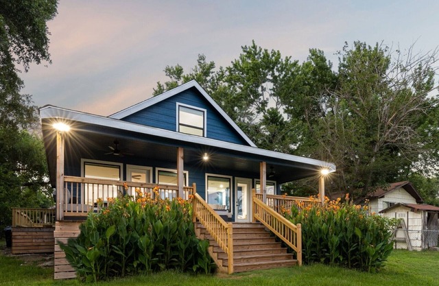New Lakefront House on Calm Cove- Big Groups & Families + Kayaks & SUPs 🐶☀️