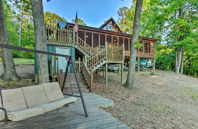 ¡NUEVO! Frente al lago Toledo Bend Cabin w / Dock & Grill!