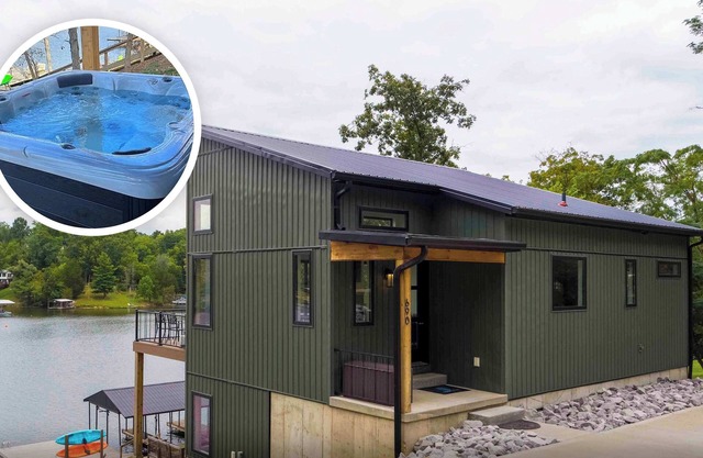 Lakefront Home with Dock - Hot tub - 7 miles to Ark