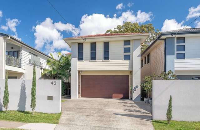 New Large 5 bed House Just 3km's From Brisbane Airport