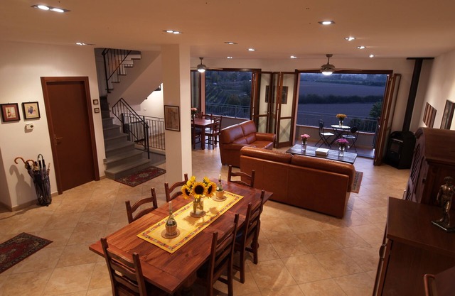 Nueva Casa Grande en Toscana Campo, hermoso Hilltop View, ubicación perfecta