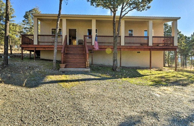 ¡NUEVO! La lujosa casa de Ruidoso Downs con vistas a la cubierta y al monte