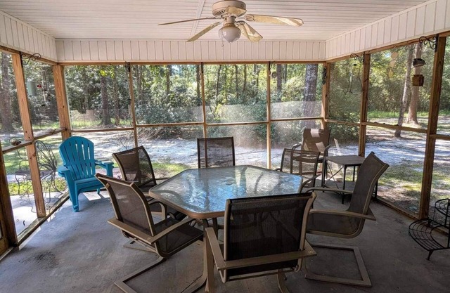 NEW LIST Cozy 3BR Family Home, Quiet Wooded Retreat, 20 Miles to Beach & Casino