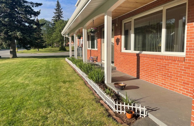 New Listing!! 1400 sq ft 3 bedroom-queen beds-stunning mountain views