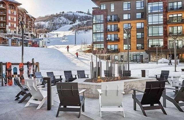 NEW LISTING~5 Star Pendry Residence~SKI-IN SKI-OUT~ROOF TOP POOL~2 Kings~3 Bath