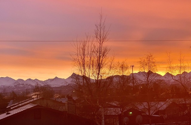 NEW LISTING! Adventure and Unwind:View of Mountains, Near AirP, Lake w 2 Kayaks
