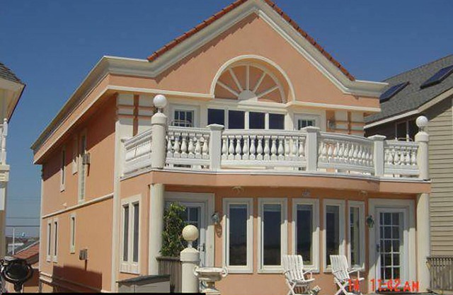 ¡NUEVO LISTADO! Villa frente al mar