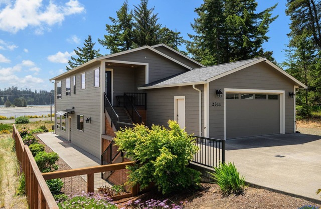 New Listing! Beautiful 3 bed, 2 1/2 bath river view home with hot tub & game room