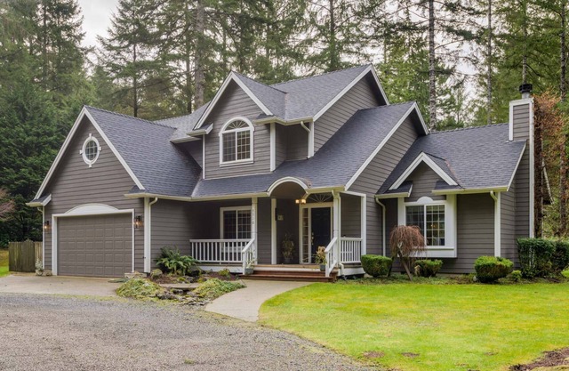New Listing! Beautiful well appointed Woahink lake area home w/ gas grill and fire pit