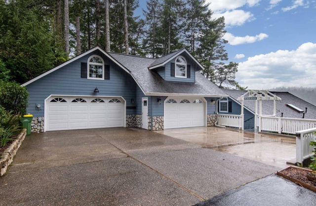 New Listing! Beautiful Lakefront home w/ amazing lake views, private dock, hot tub, and gameroom