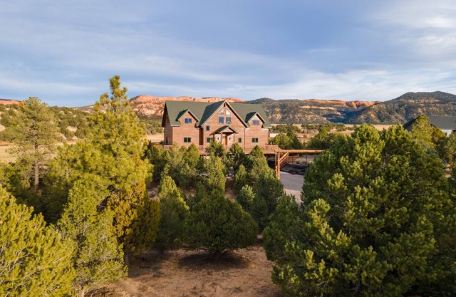 New Listing! Bryce Luxury Lodge